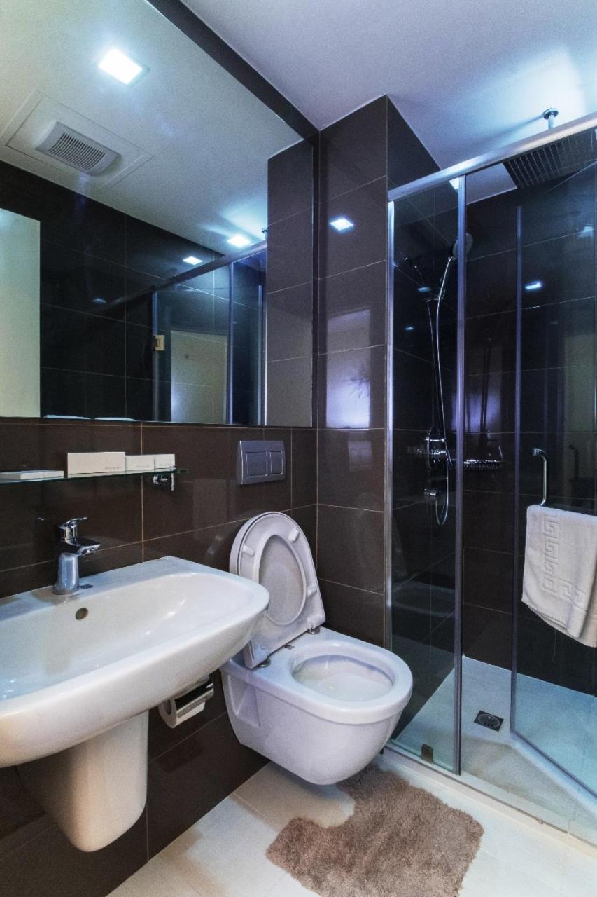 Oasis Regency @ Acqua Livingstone Near Rockwell Apartment Mandaluyong Екстериор снимка